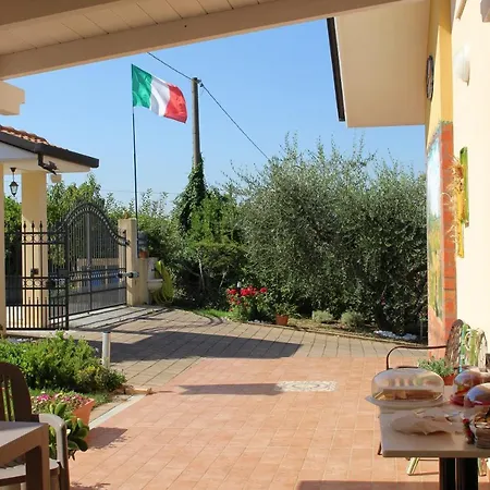 Lucia Bed & Breakfast 4*