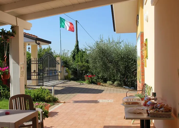 Lucia Bed & Breakfast 4*